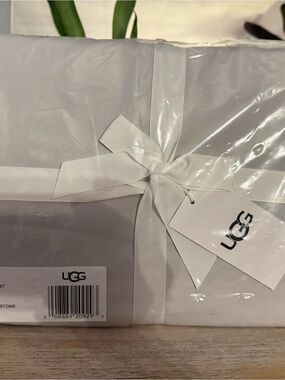 UGG Bedding Sheet Set with Ribbon Detail